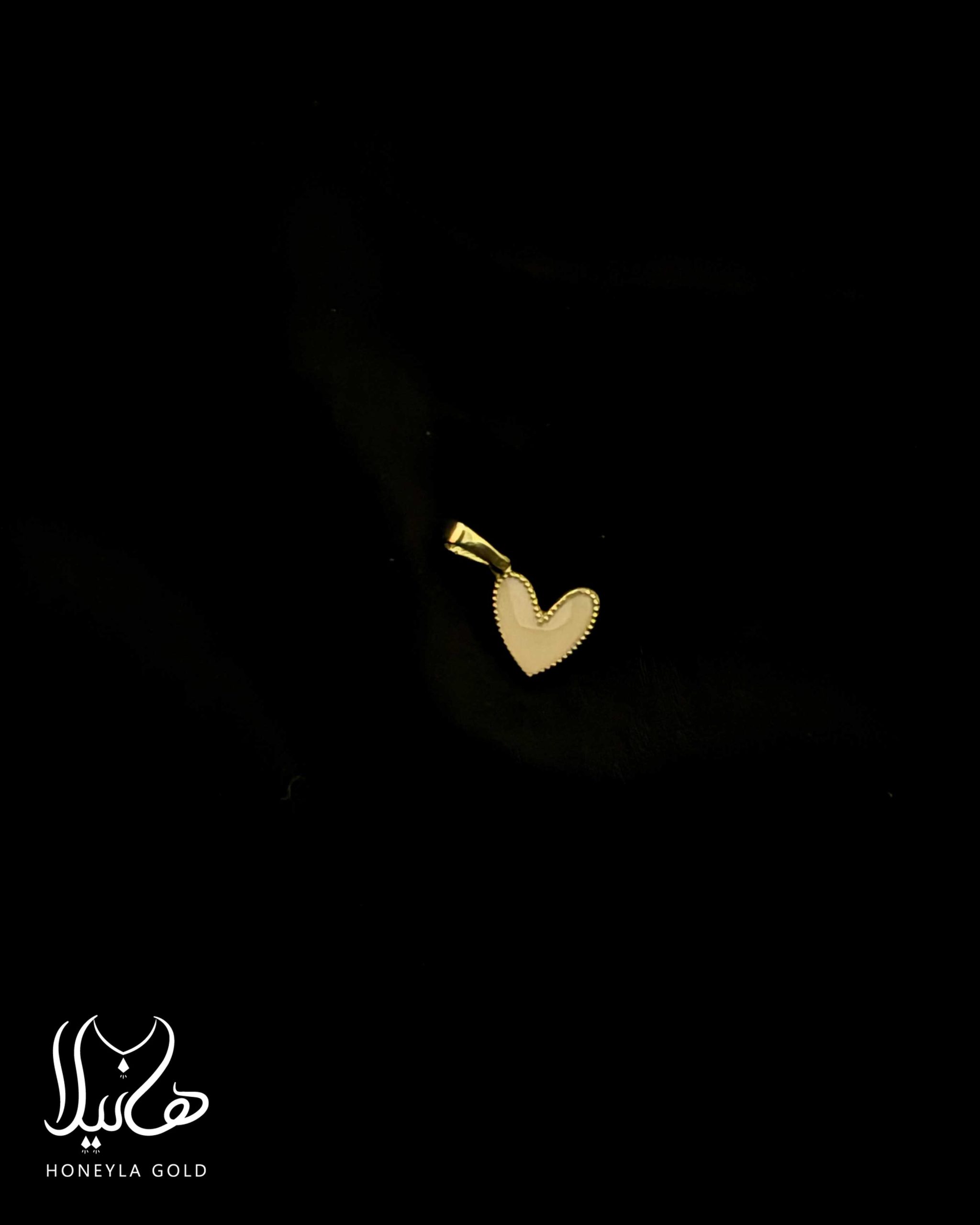 پلاک طلا طرح قلبی کرم پلاک طلا طرح قلبی کرم